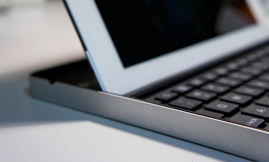 Unboxing Logitech Keyboard Case for iPad 2 GadgetGuy