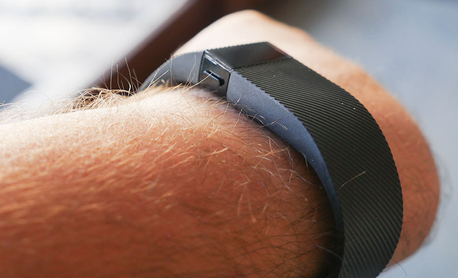 fitbit not holding charge