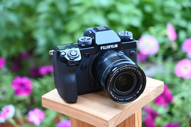 Fujifilm XH1 mirrorless interchangeable lens camera GadgetGuy