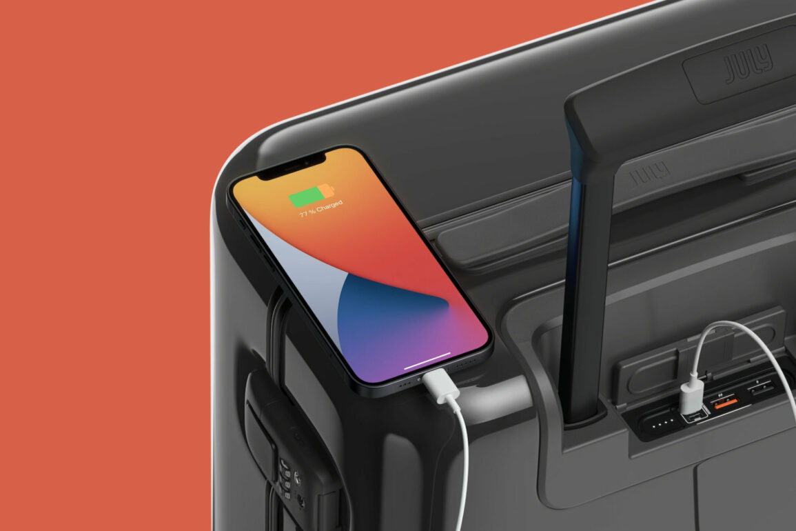 July Carry On Trunk a charger and suitcase in one (review)