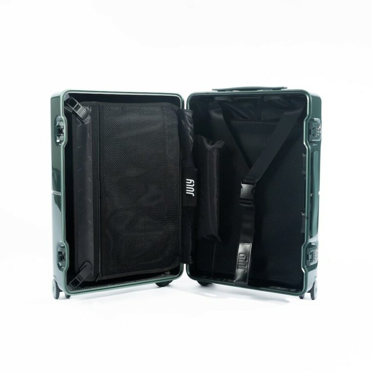 July Carry On Trunk a charger and suitcase in one (review)