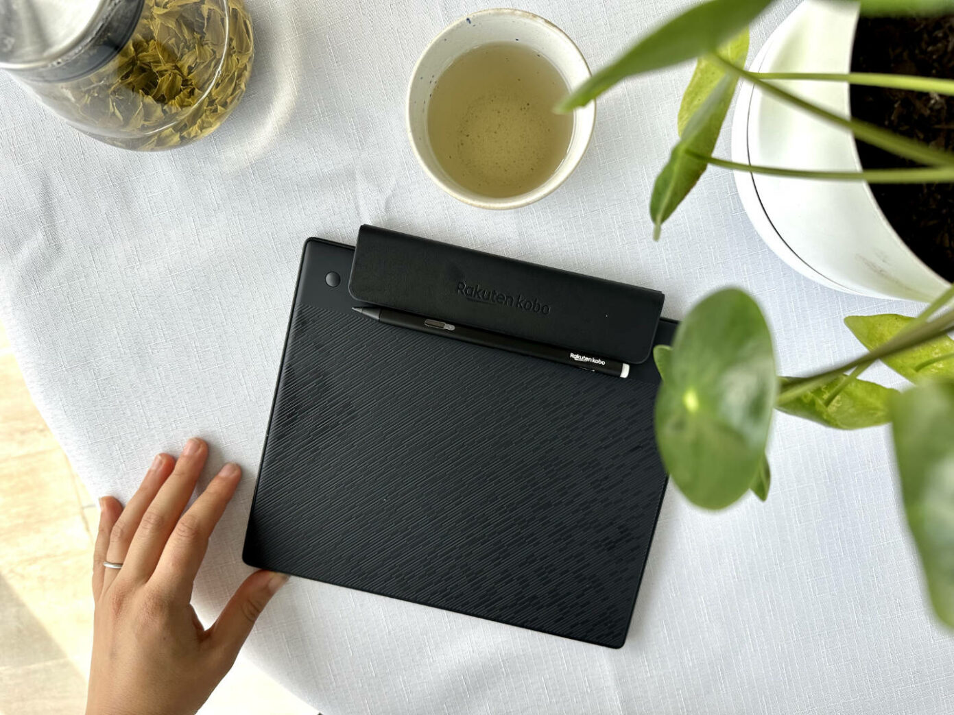 Kobo Elipsa 2E review the best notetaking eReader available