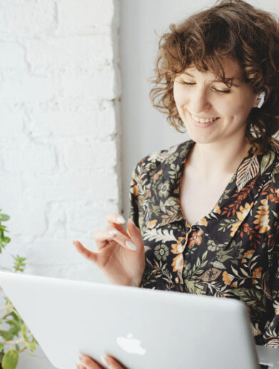 Australia AirPods hearing aid feature ios 18.3